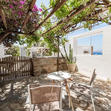 Rania Sea View Aparthotel