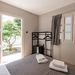 Apartahotel Rania Sea View 3*