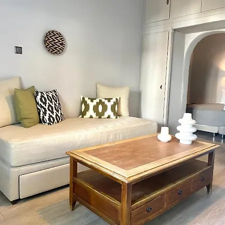 מלון דירות Rania Sea View 3*