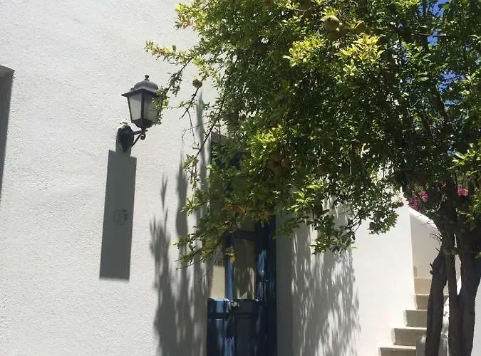 Ξενοδοχείο με διαμερίσματα Rania Sea View 3*