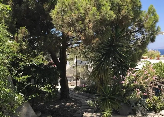 Ξενοδοχείο με διαμερίσματα Rania Sea View 3*